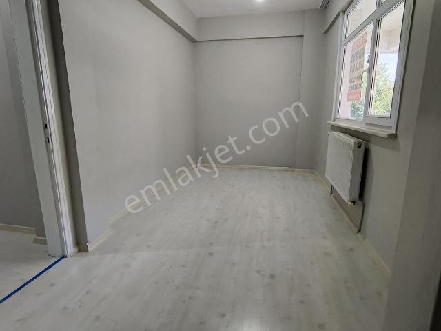 Cumhuriyet'te 2+1 100m2 Yüksek Giriş Geniş Ferah Merkezi Konumda