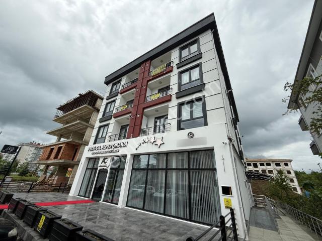 Cumhuriyette Hastane Ana Bulvarı Üzerinde Satılık 1+1