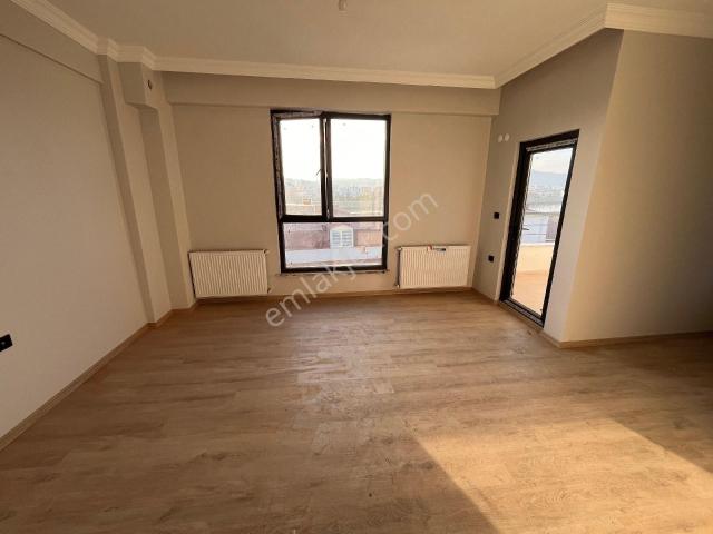 Cumhuriyet'te Sıfır 2+1 Kiralık Daire Asansör Otoparklı Şehir Hastanesi Yakını