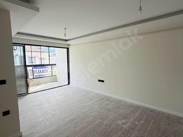 Cumhuriyette Üniversiteye Yürüme Mesafesinde, 2+1 Daire