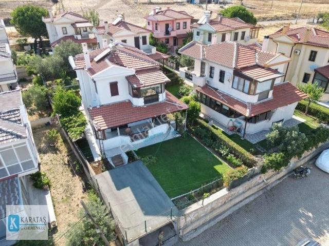Cunda Adasında Geniş Bahçeli 3+1 Satılık Müstakil Villa