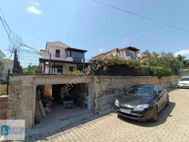 Cunda Adasında Müstakil Bahçeli Denize Yakın Satılık 3+1 Villa