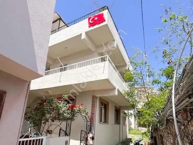 Cunda Merkezde Komple Satılık Bina | Butik Otel Fırsatı