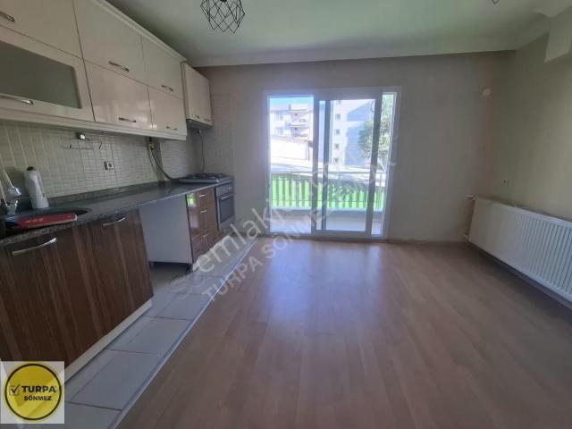 Cüneytbey'de Kiralık 2+1 Ferah Daire Merkezi Konum