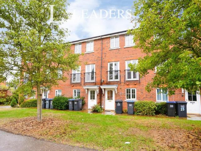 Cunningham Avenue, Hatfield. 5 bed terraced house to rent £2,550 pcm £588 pw