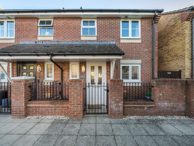 Cunningham Avenue, Portsmouth, Hampshire PO2, 2 bed detached house to rent, £1,400 pcm | PrimeLocation