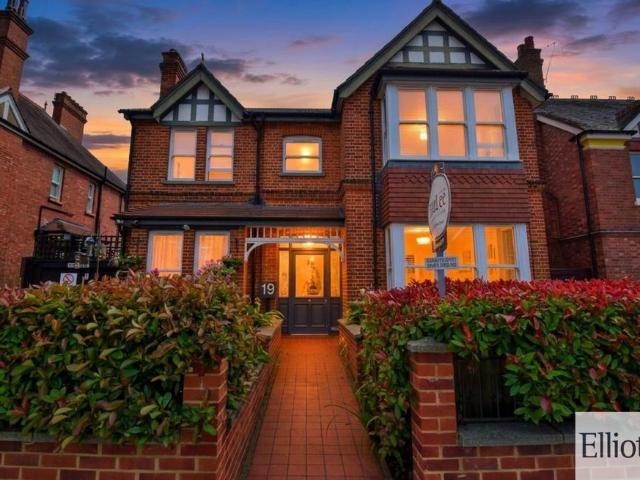 Cunningham Park, Harrow HA1 1 bed apartment to rent £1,450 pcm £335 pw
