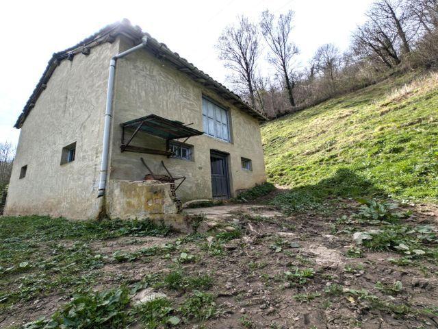 CUADRA CON FINCA DE 3000 M2 EN CASOMERA ALLER