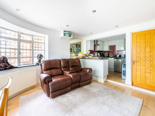 Cubitt House, Clapham, London SW4, 2 bed flat to rent, £2,450 pcm | PrimeLocation
