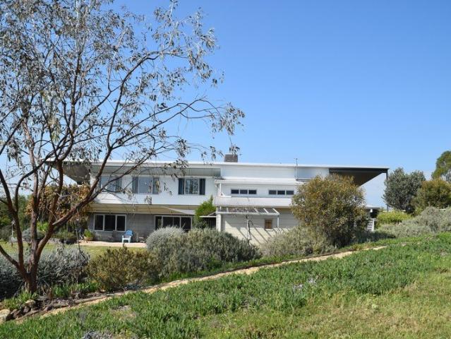 'Cucciata' A Distinctive Country Home & Rural Retreat