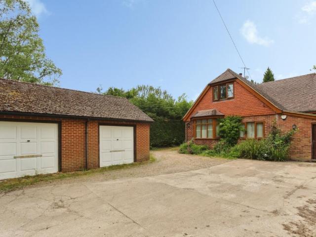 Cuckoo Lane, Tonbridge, TN11 3 bed house to rent £2,750 pcm £635 pw