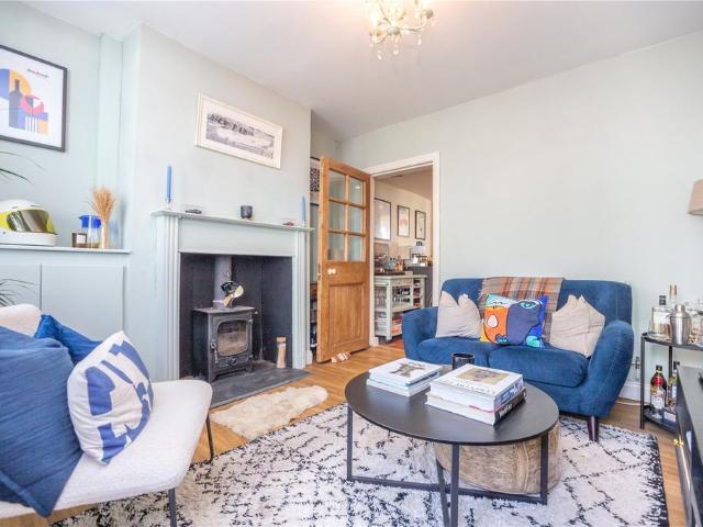 Cudnall Street, Charlton Kings. 1 bed end of terrace house to rent £995 pcm £230 pw