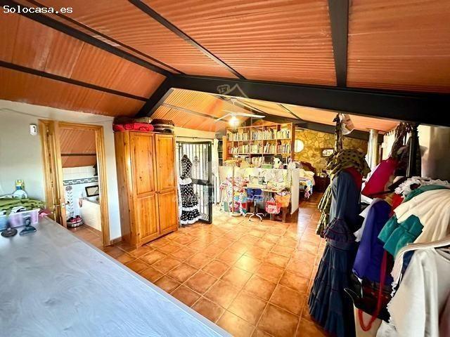 CUEVAS BAJAS ZONA ALTA Parcela de 5.800 m. con casa en 3 niveles