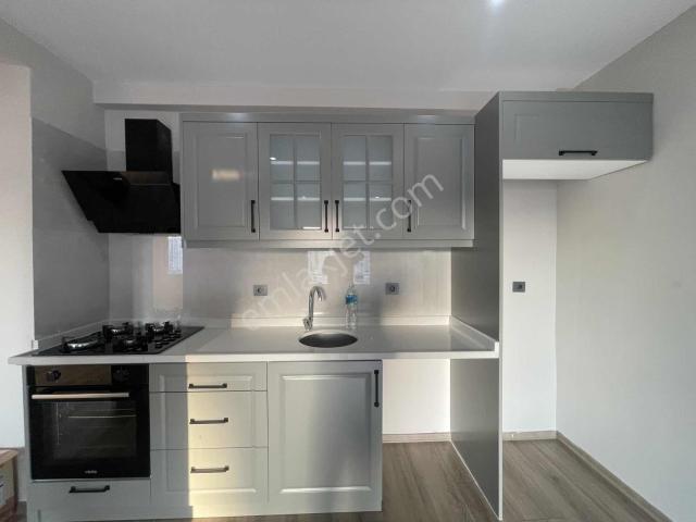 Cukurovafırın Arkası Klımalı Anlkastrelı Sofbenlı Cokgenıslux1+1