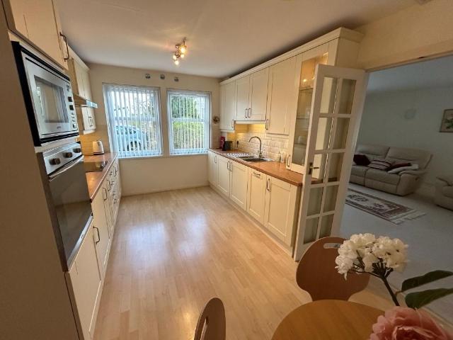 Cults Court, Cults, Aberdeen AB15, 2 bed flat to rent, £950 pcm | PrimeLocation