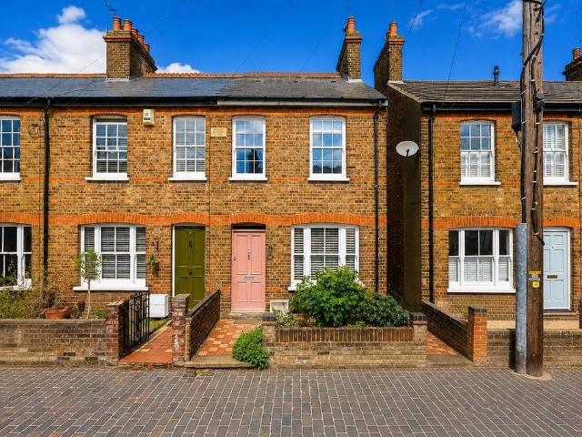 Culver Road, Hertfordshire AL1 3 bed end of terrace house to rent £2,600 pcm £600 pw