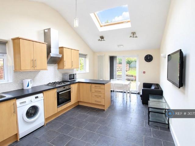 Culver Road, Reading, RG6 6 bed semi detached house to rent £4,500 pcm £1,038 pw