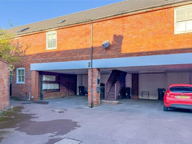 Culver Road, St. Albans. 1 bed apartment to rent £1,100 pcm £254 pw