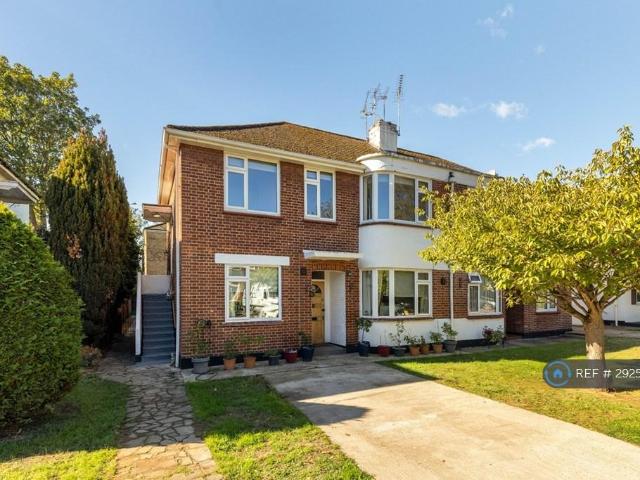 Culverden Court, Weybridge, KT13 2 bed maisonette to rent £2,000 pcm £462 pw