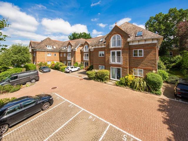 Culverden Park Road, TUNBRIDGE WELLS 2 bed apartment to rent £1,500 pcm £346 pw
