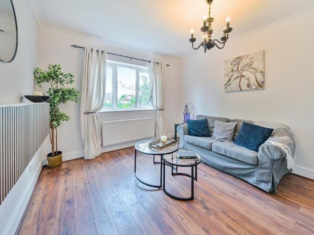 Culverden Road, London, SW12 1 bed flat to rent £2,700 pcm £623 pw