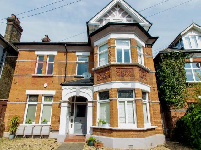 Culverden Road, London SW12 3 bed flat to rent £3,550 pcm £819 pw