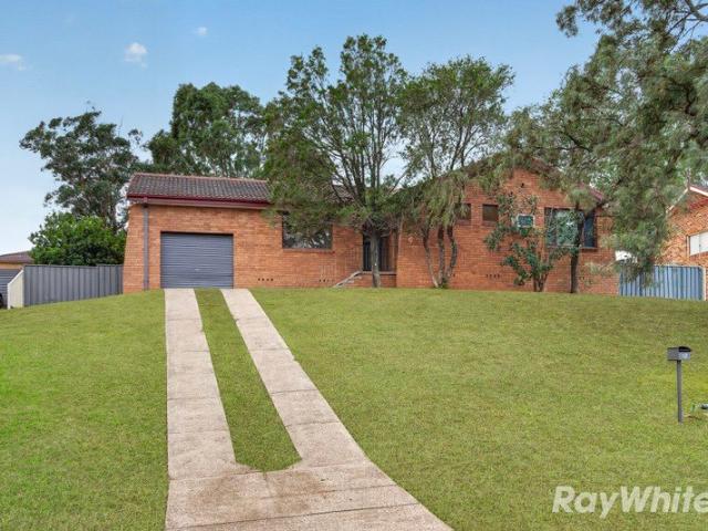 CUL DE SAC LIVING WITH GREAT POTENTIAL!
