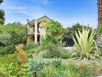 CUL DE SAC LOCATION AND SHORT STROLL TO BEACH