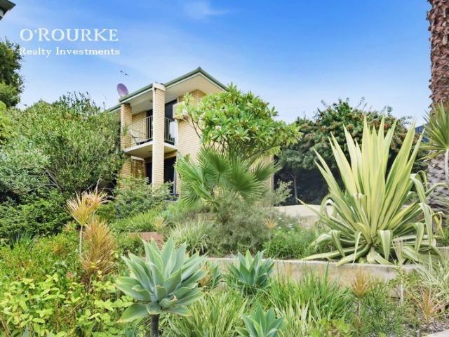 CUL DE SAC LOCATION AND SHORT STROLL TO BEACH