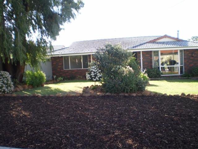 CUL DE SAC LOCATION CLOSE TO ALL AMENITIES QUIET LOCATION