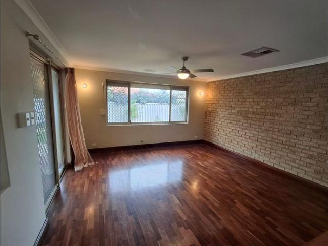 Cul de sac location Walk to beach Access Air con
