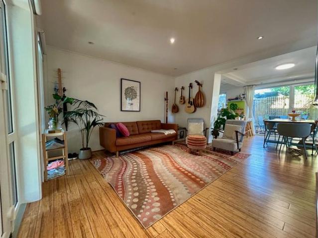 Cul De Sac Privacy in Elwood Furnished