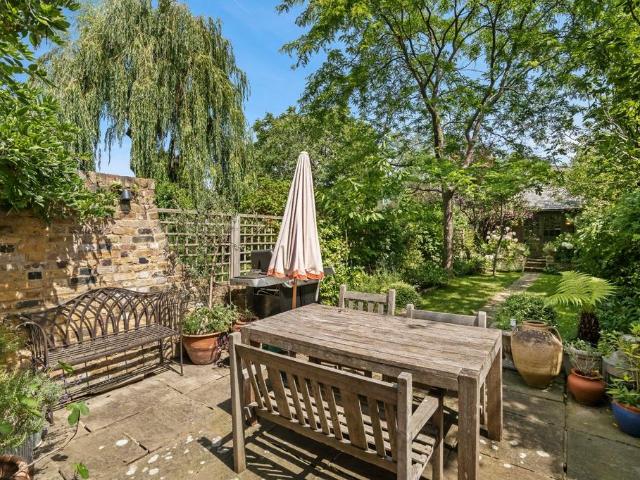 Culford Road, De Beauvoir, Hackney. 3 bed terraced house to rent £8,000 pcm £1,846 pw