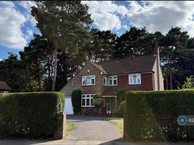 Cullesden Road, Kenley, CR8 4 bed detached house to rent £3,600 pcm £831 pw