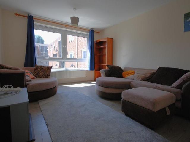 Culmore Road, Peckham SE15 3 bed apartment to rent £2,700 pcm £623 pw