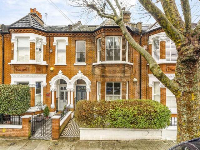 Culmstock Road, London SW11 2 bed flat to rent £3,500 pcm £808 pw