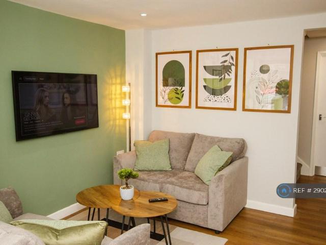 Curtis Close, Smethwick, B66 1 bed in a house share £550 pcm £127 pw