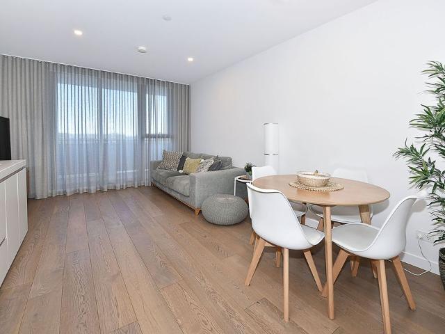 Curve Apartment luxury in a lifestyle destination