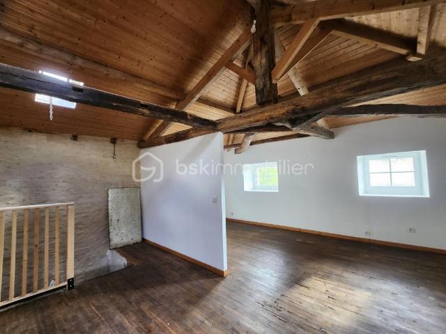 CURZAY SUR VONNE — Maison de caractère 92 m² + garage