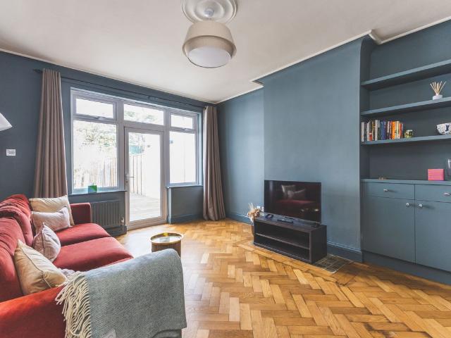 Curzon Crescent, London NW10, 2 bed flat to rent, £2,600 pcm | PrimeLocation
