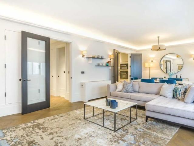 Curzon Square, Mayfair, W1J