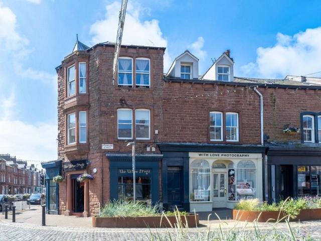 Curzon Street, Maryport, CA15 2 bed apartment to rent £750 pcm £173 pw