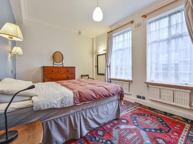 Curzon Street, Mayfair, London, W1J 2 bed flat to rent £5,200 pcm £1,200 pw