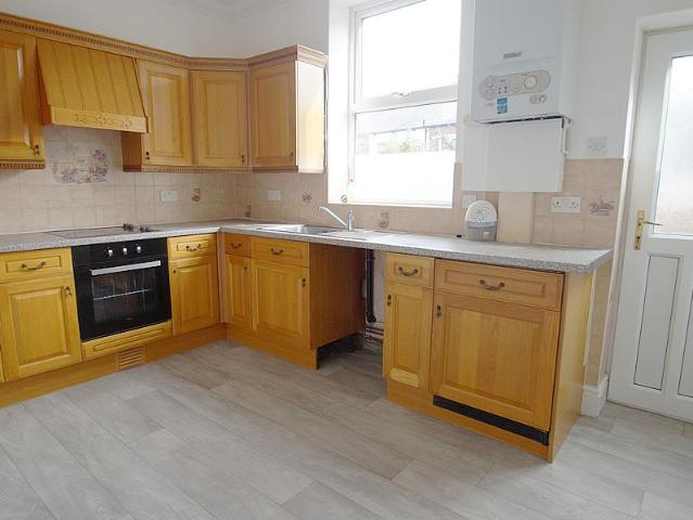 Curzon Street, Mossley OL5 2 bed terraced house to rent £900 pcm £208 pw