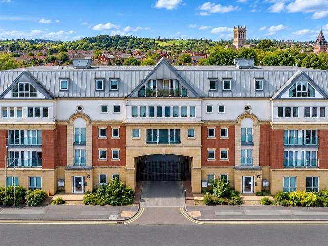 Curzon Street, Burton On Trent DE14 2 bed flat to rent £795 pcm £183 pw