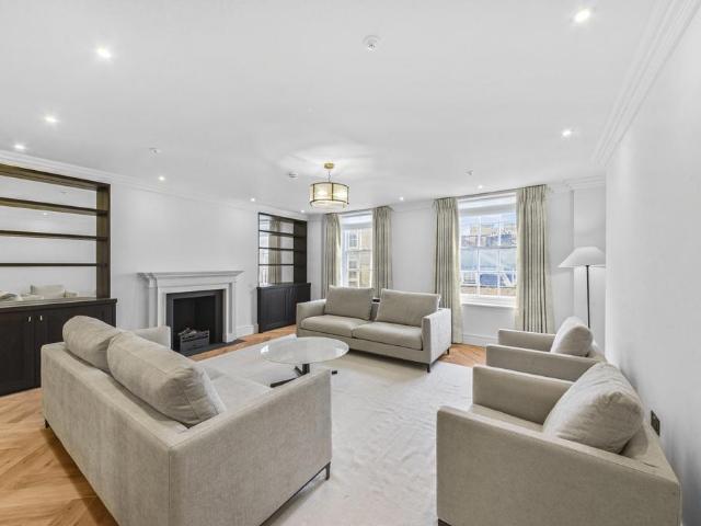 Curzon Street, London, W1 3 bed flat to rent £10,500 pcm £2,423 pw