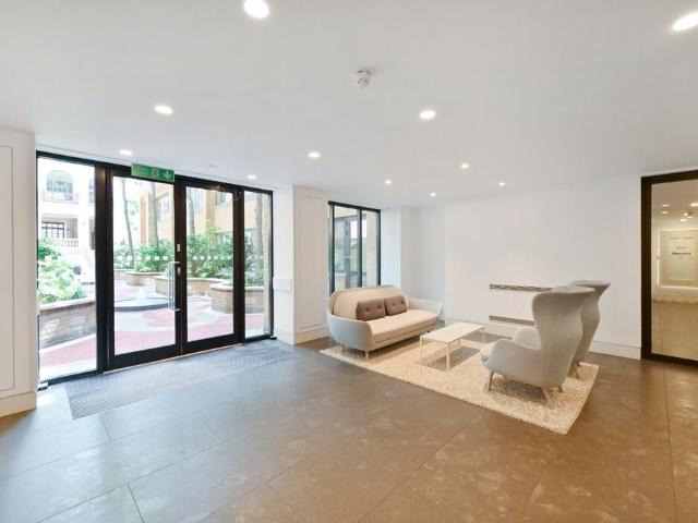 Curzon Street, London, W1J 2 bed apartment to rent £7,150 pcm £1,650 pw