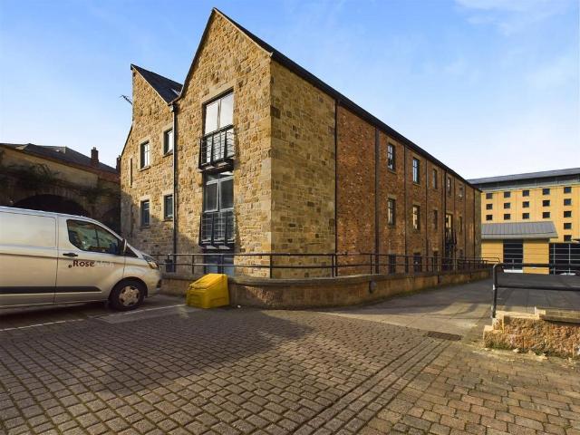Curzon Place, Gateshead NE8 2 bed apartment to rent £950 pcm £219 pw