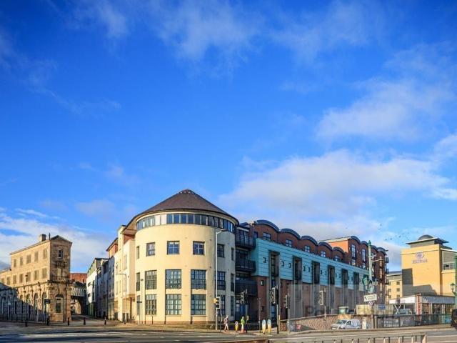 Curzon Place, Gateshead 2 bed apartment to rent £1,300 pcm £300 pw