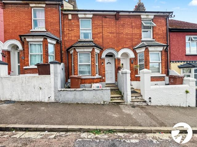 Curzon Road, Chatham, Kent, ME4 3 bed terraced house to rent £1,450 pcm £335 pw